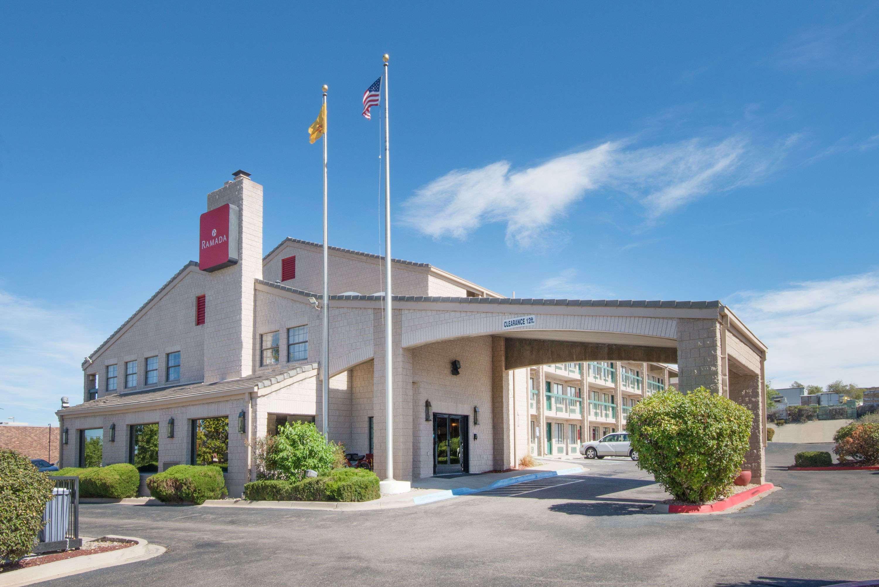 Ramada By Wyndham Albuquerque Airport Hotel Exterior foto