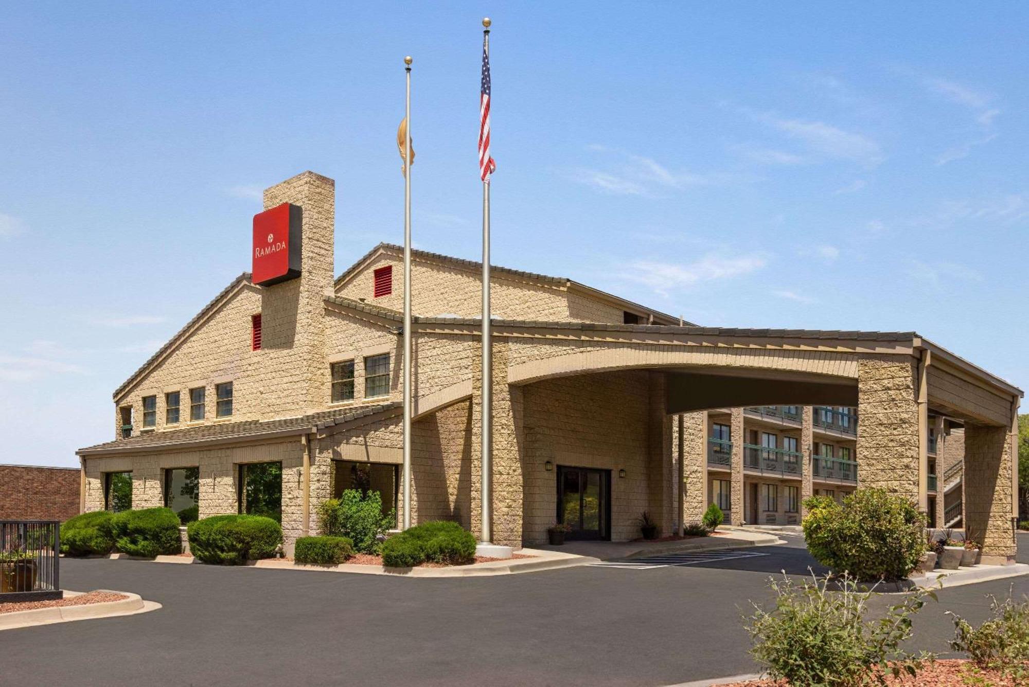 Ramada By Wyndham Albuquerque Airport Hotel Exterior foto