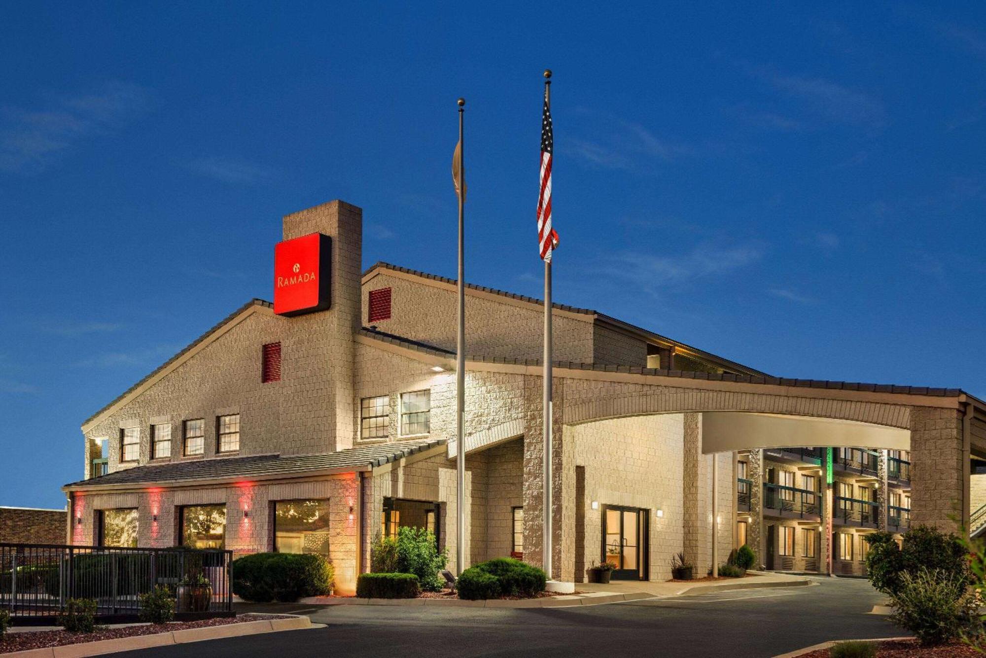 Ramada By Wyndham Albuquerque Airport Hotel Exterior foto