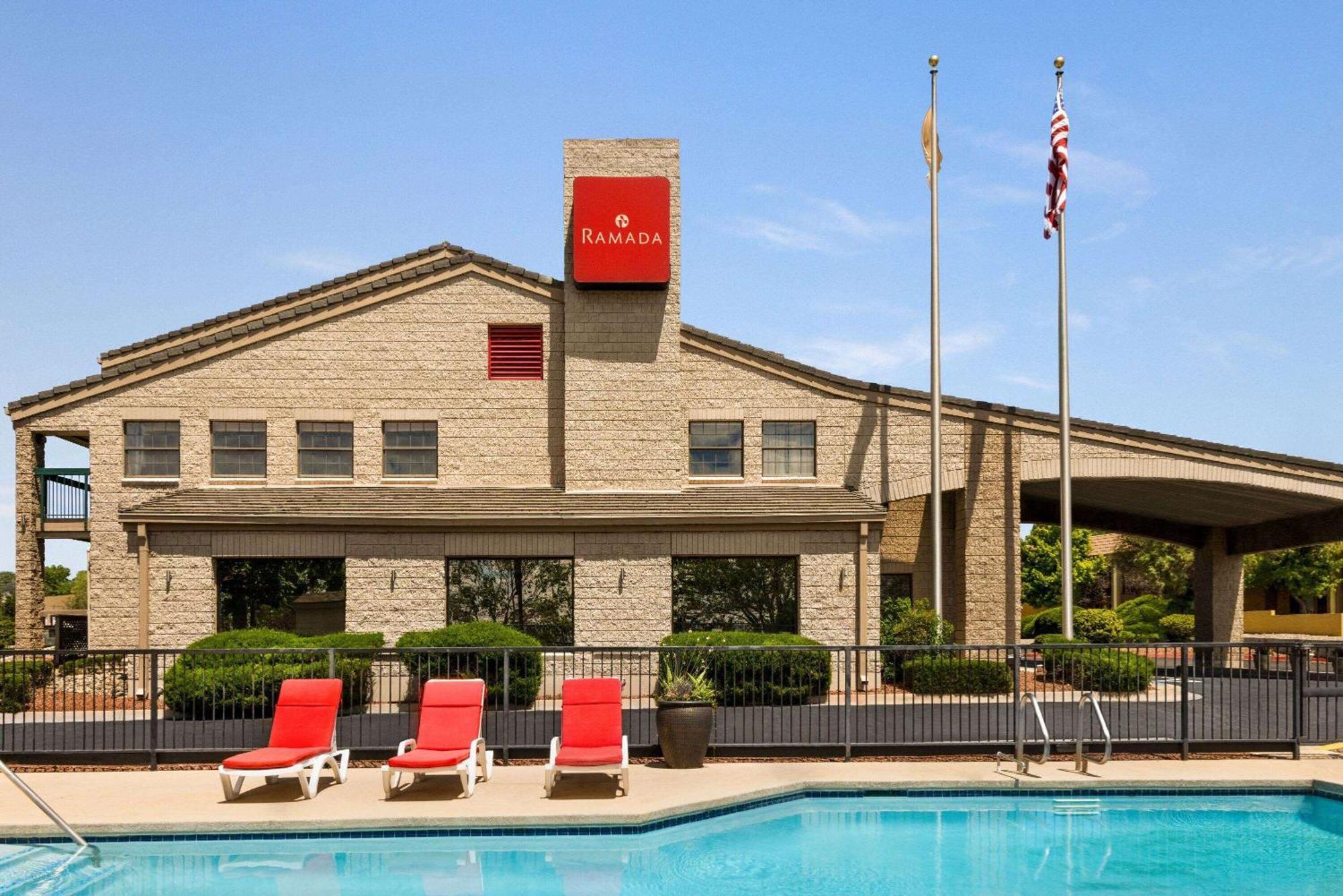Ramada By Wyndham Albuquerque Airport Hotel Exterior foto