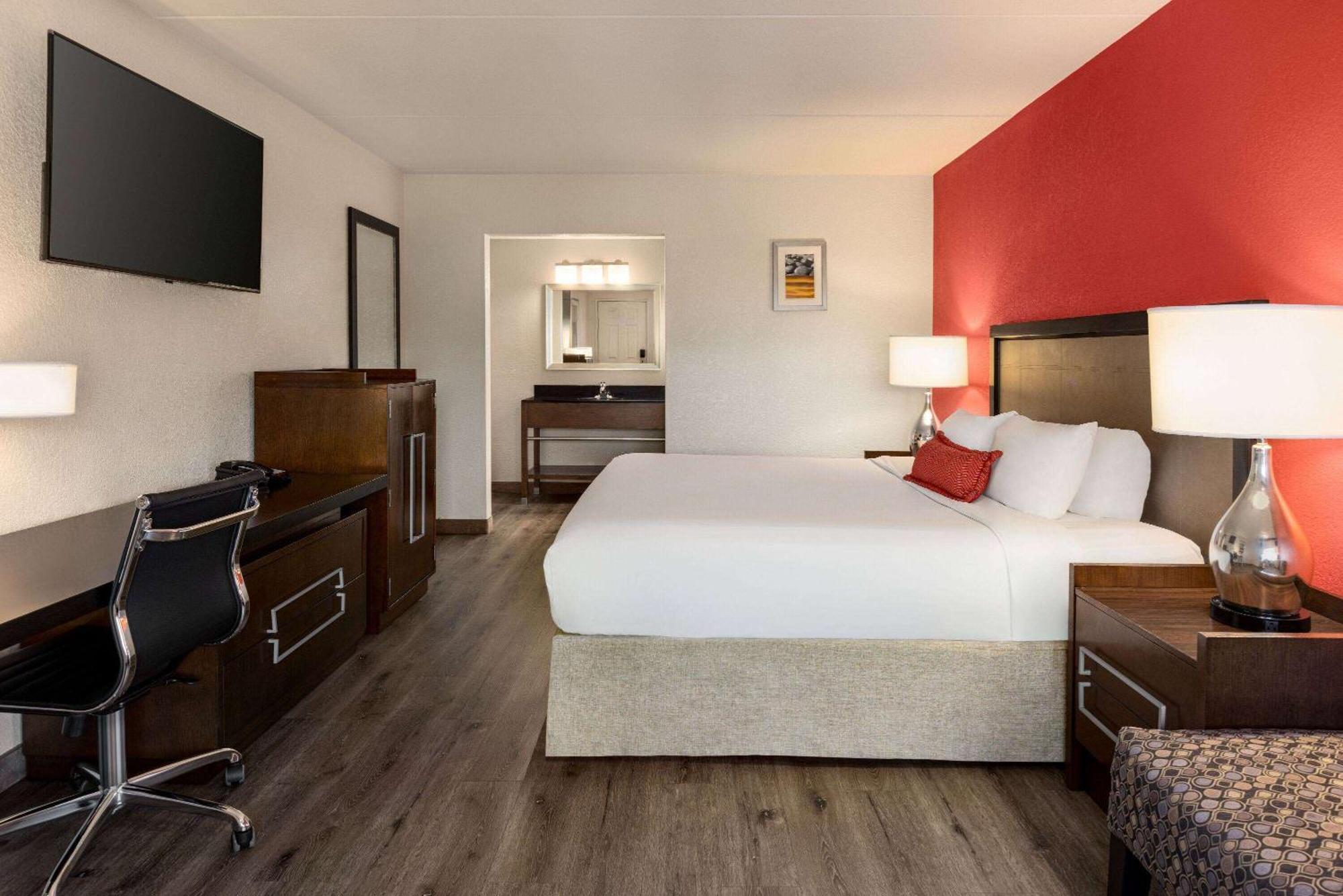 Ramada By Wyndham Albuquerque Airport Hotel Exterior foto