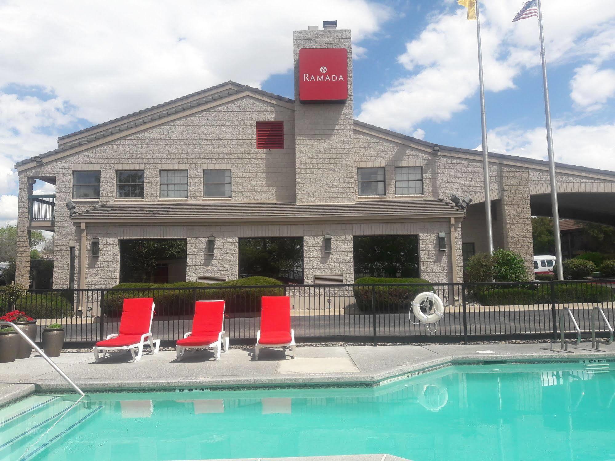 Ramada By Wyndham Albuquerque Airport Hotel Exterior foto